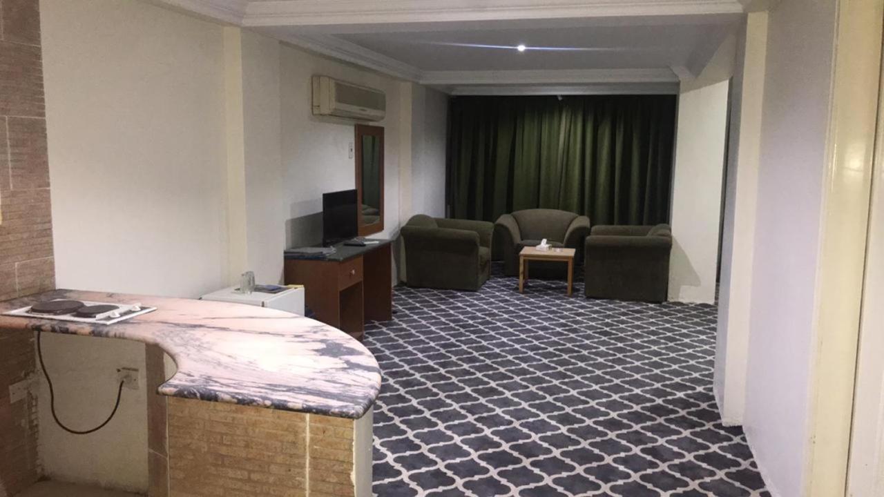 فندق واجنحة العزيزية خميس مشيط المظهر الخارجي الصورة